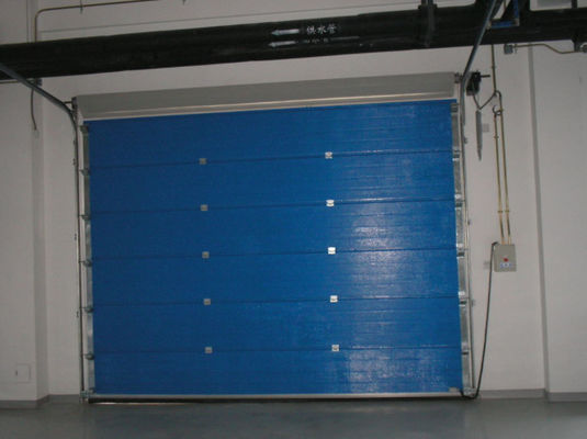 Cuộn dọc lên Xưởng cách nhiệt Dock Cửa trên cao Thép kim loại 12 feet Công nghiệp
