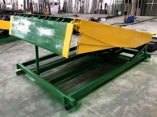 Dock chống trượt tải Ramp Forklift Truck Leveler Tấm ca rô Container thủy lực