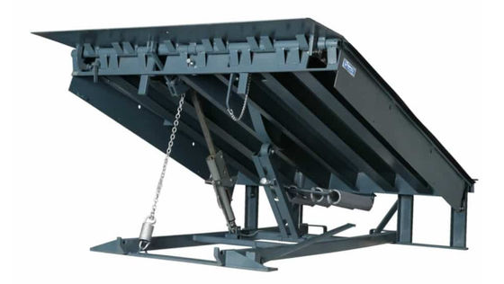 Hydraulic cao cường độ thép Dock Leveler Điện với bánh xe chocks nhôm Bumper cố định