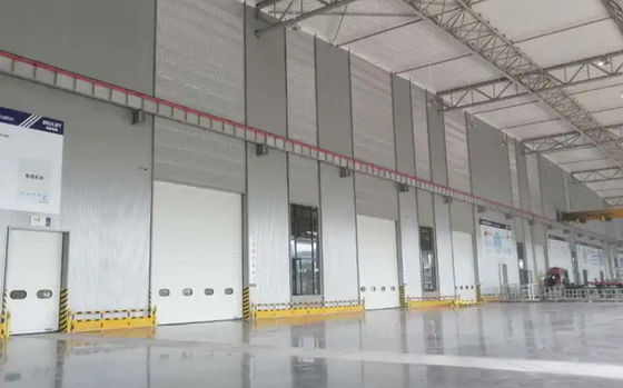Cửa phần thép màu trắng 50mm-80mm Độ dày cho các tòa nhà thương mại