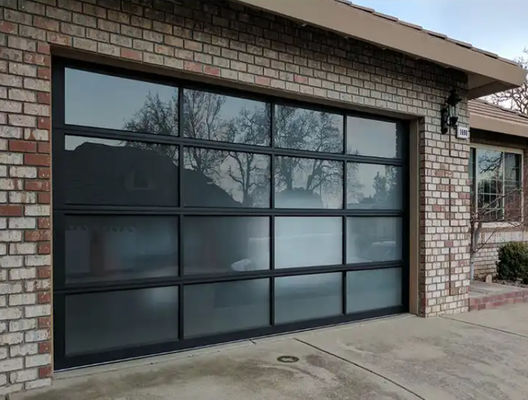 Modern Aluminum Glass Sectional Door Powder Coating Double Glazing Hướng dẫn hoặc tự động gương cửa kính nhà để xe