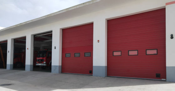 Cửa phần thép cách điện với polyurethane bọt cách điện nâng dọc trượt kim loại cửa phần thép