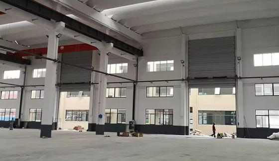 An ninh White Steel Overhead Sectional Door Isolated Manual/Automatic Operation bán buôn Modern Electric