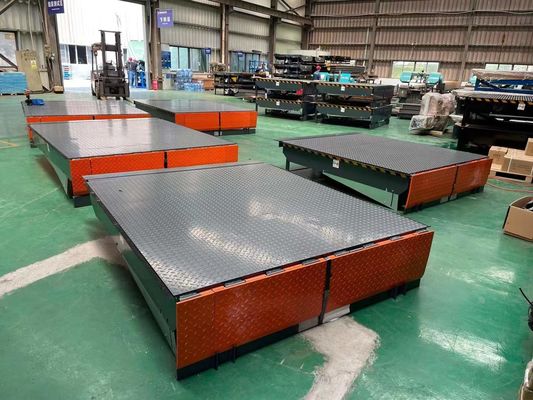 Đơn vị hóa chất bột bọc Loading Dock Leveler với độ cao sàn và chiều dài môi điều chỉnh
