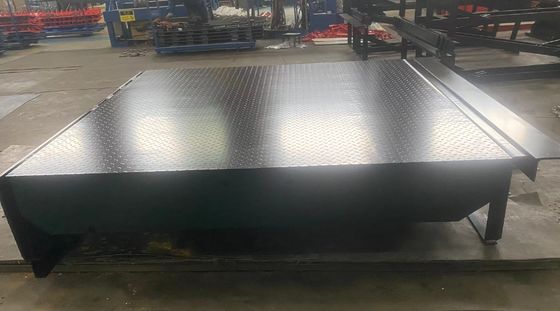Đơn vị hóa điện thủy lực Loading Dock Leveler với dây chuyền an toàn và điều khiển nút đẩy