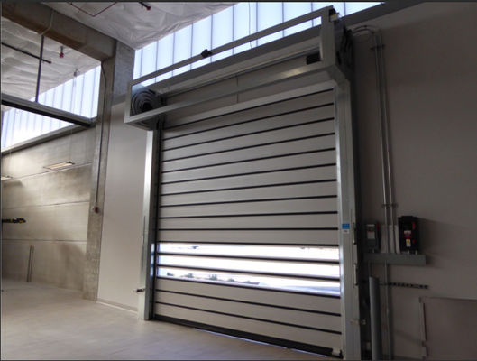 Nhôm minh bạch tốc độ cao cửa xoắn ốc hiệu quả an toàn với hệ thống điều khiển PLC Nhà máy bán trực tiếp Tốc độ tối đa 2m / s
