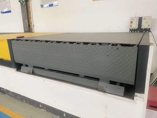 Đơn vị hóa bột bọc tự động Dock levelers 10t 12t 15t lớn tải độ cao điều chỉnh cố định