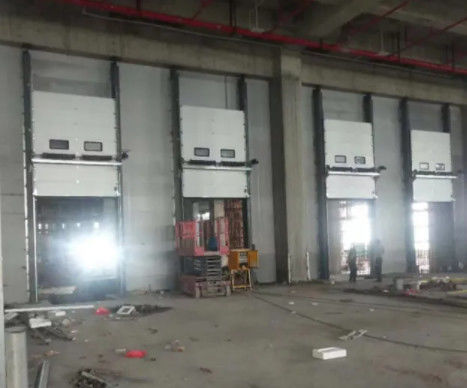 Cửa nhà để xe ngăn cách nhiệt với bọt polyurethane và thông gió điều khiển từ xa dọc