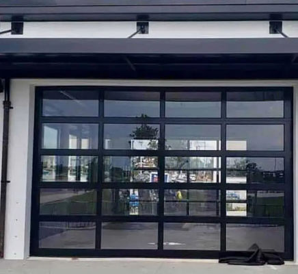 Modern Aluminum Glass Sectional Garage Door Secures With Sleek Sectional Design (Máy bảo vệ cửa nhà để xe hiện đại bằng kính nhôm)