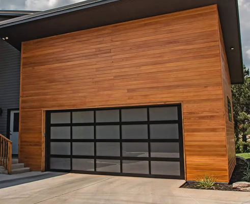 Modern Aluminum Glass Sectional Garage Door Secures With Sleek Sectional Design (Máy bảo vệ cửa nhà để xe hiện đại bằng kính nhôm)