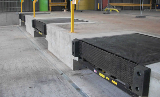 Đường ngang bến tàu chở hàng điện với các tính năng an toàn nâng cao 8ton 10ton container cầu cất cánh cố định
