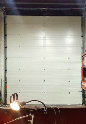 Cổng trên cao phần bằng nhôm 50mm-80mm Độ dày cách nhiệt tùy chỉnh cách nhiệt flaps Vertical Lift Panel được sử dụng