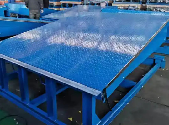 Điện Dock Door Levelers Workshop Bảng bến tàu tự động 25000-40000LBS Thiết kế an toàn cho tải an toàn