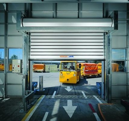 Cửa cuốn công nghiệp cách nhiệt tùy chỉnh chất lượng cao bên ngoài bằng nhôm trong suốt tốc độ cao Hệ thống an toàn cảm biến quang điện và Tốc độ đóng 0.8m/s để hiệu quả