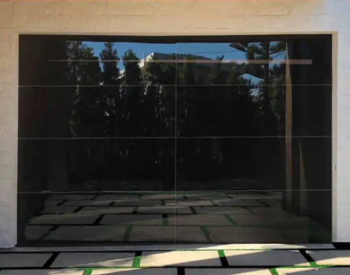 Nhà cung cấp Trung Quốc Cửa nhà để xe phân đoạn bằng kính trong suốt bằng nhôm, tầm nhìn đầy đủ, tùy chỉnh, độ kín nước cấp 3, loại mở thủ công hoặc tự động, màu nâu