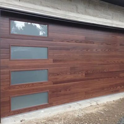 Cửa cuốn trần kho hàng với cách nhiệt dày 50mm-80mm và lớp sơn tĩnh điện