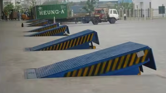 Dock Door Levelers Workshop Bảng bến tàu tự động với thanh an toàn hiệu quả 8T Công suất nặng Đồ tải thép mạnh cho kho