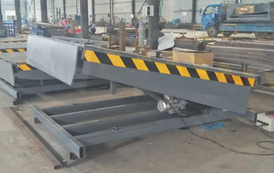 Điều khiển từ xa cầm tay Bàn nâng hàng giá rẻ Cầu nâng hàng cố định Thủy lực Sàn nâng container Cửa kho Dock Levelers Xưởng Tự động Ramp Bàn nâng điện