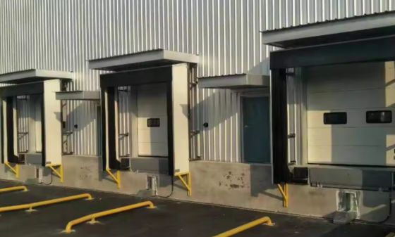 Excellent Fire Resistance Industrial Adjustable Inflatable Insulated Dock Shelter with Automatic Door Seal PVC Rubber Cold Room Windproof Finished Surface