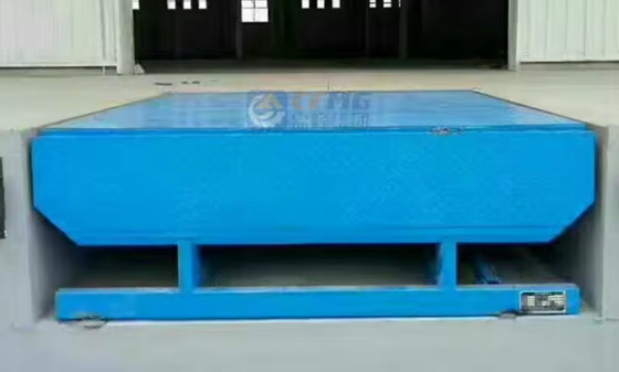 Điều khiển từ xa cầm tay Cửa kho Cấp độ sàn Xưởng Tự động Tấm dẫn sàn cửa kho Cấp độ sàn 25000-40000LBS Công suất thiết kế an toàn 10