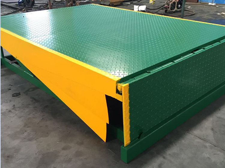 Đơn vị hóa Loading Dock Leveler với các tính năng an toàn Kiểm soát cơ học trên trang web Cài đặt container dock forklift