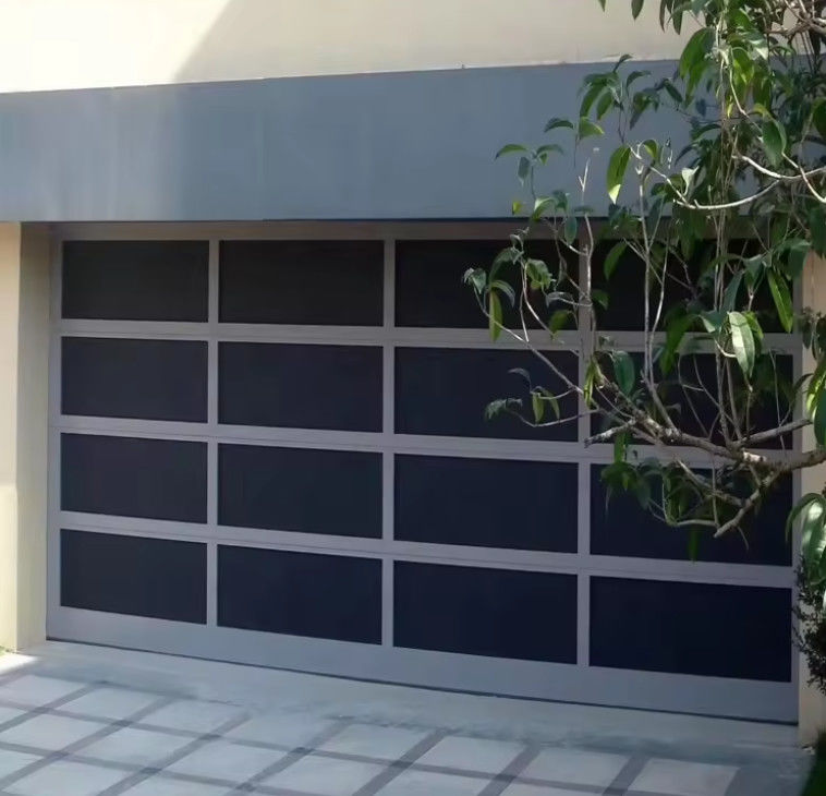 Cửa nhà để xe phần nhôm thanh lịch với bảo mật tăng cường và giảm tiếng ồn