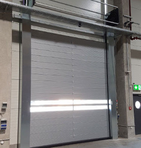 Đường nhà để xe được cách ly theo yêu cầu với bọt polyurethane chống gió chống âm thanh và cách nhiệt nhiệt
