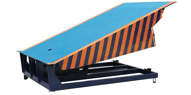 Xưởng sản xuất công việc nặng Đơn vị Dock Plates Dock Door Levelers 25000-40000LBS Thiết kế an toàn cho hoạt động Dock Capacity