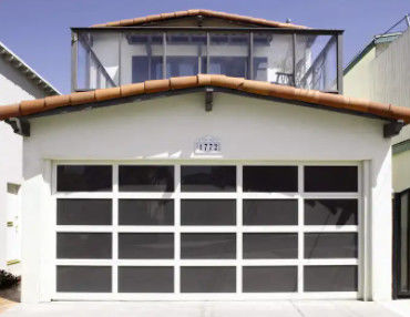 Phong cách thiết kế hiện đại Độ kín nước lớp 3 Cửa nhà để xe kính trong suốt với lớp phủ bột