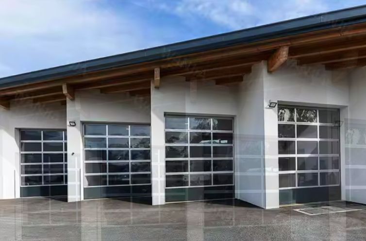 Phong cách thiết kế hiện đại Kiểm tra nước tự động Đường nhà để xe bằng kính trong suốt màu đen nhôm băng