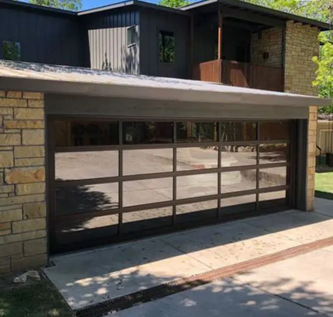 Độ kín nước lớp 3 thủy tinh trong suốt Khả năng chống gió tuyệt vời Công nghiệp trên cao Cánh cửa nhà để xe phần chắc chắn với tay hoặc tự động