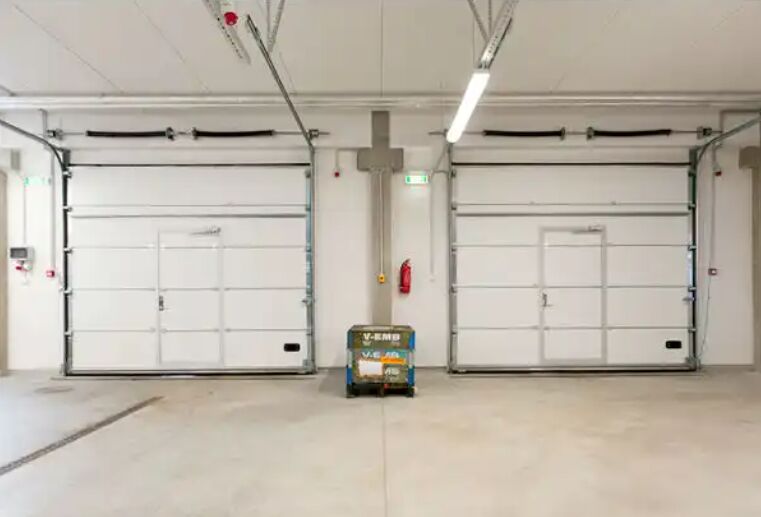 Trung Quốc Overhead Automatic Warehouse Factory Exterior Customized Steel Commercial Sectional Overhead Doors Nhà máy cứu hỏa Cửa công nghiệp