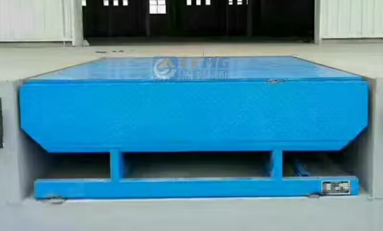 Điều khiển từ xa cầm tay Cửa kho Cấp độ sàn Xưởng Tự động Tấm dẫn sàn cửa kho Cấp độ sàn 25000-40000LBS Công suất thiết kế an toàn 10